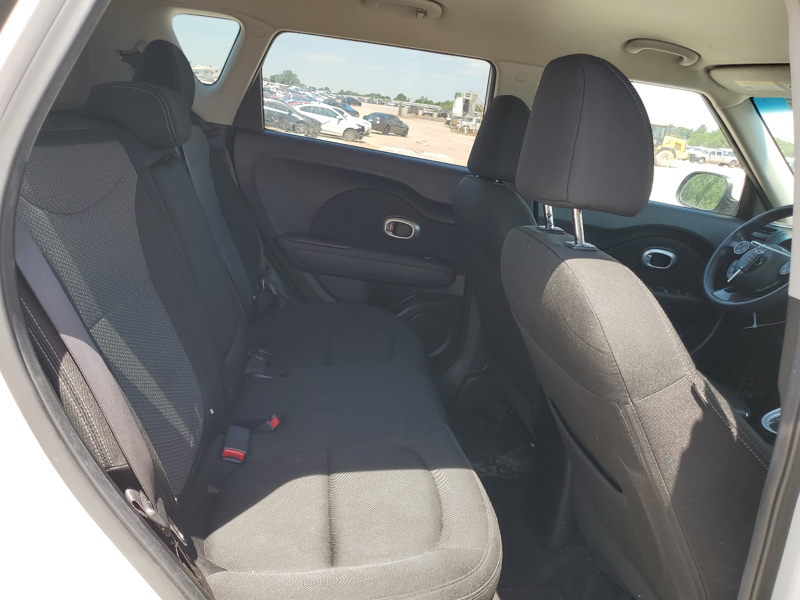 KNDJP3A50J7551601 2018 Kia Soul +