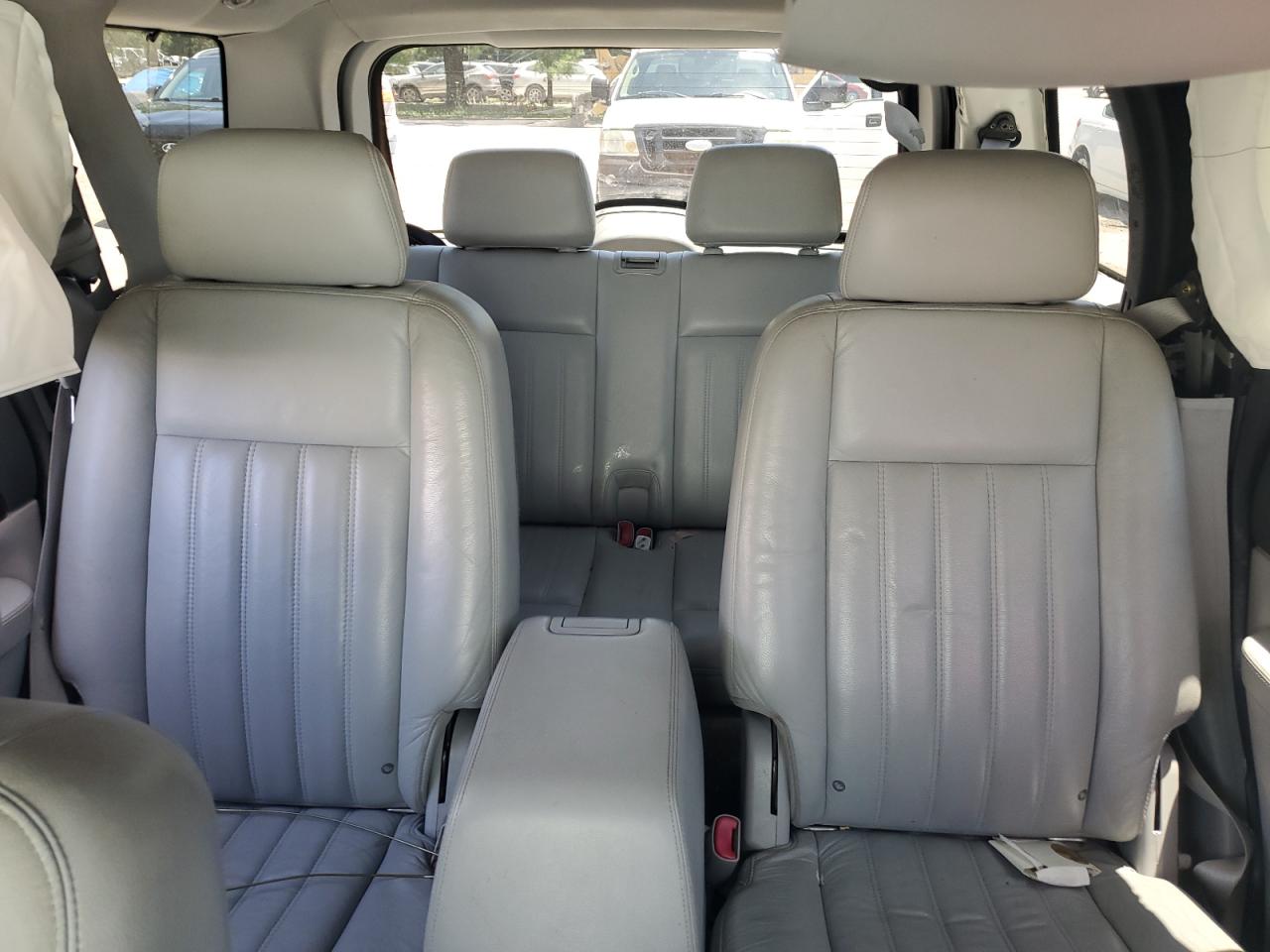 2004 Lincoln Aviator - Image 10
