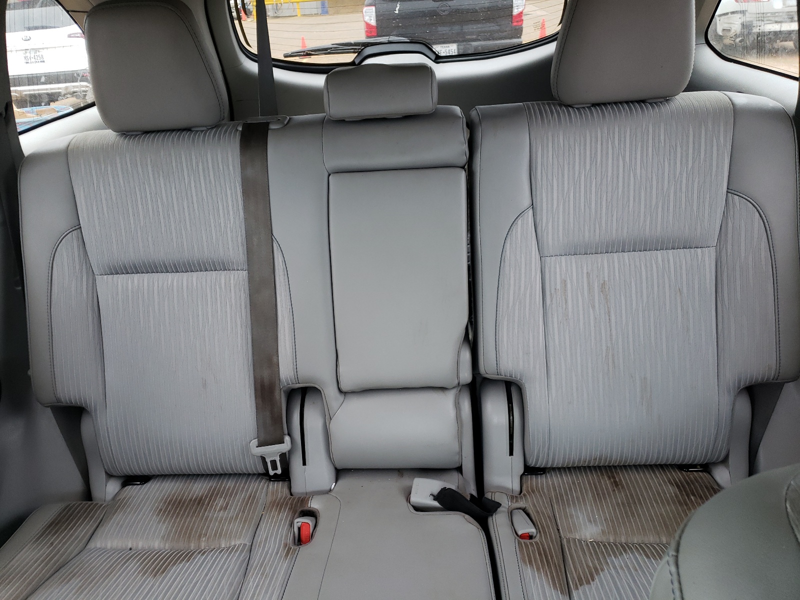 5TDZZRFH1KS364099 2019 Toyota Highlander Le