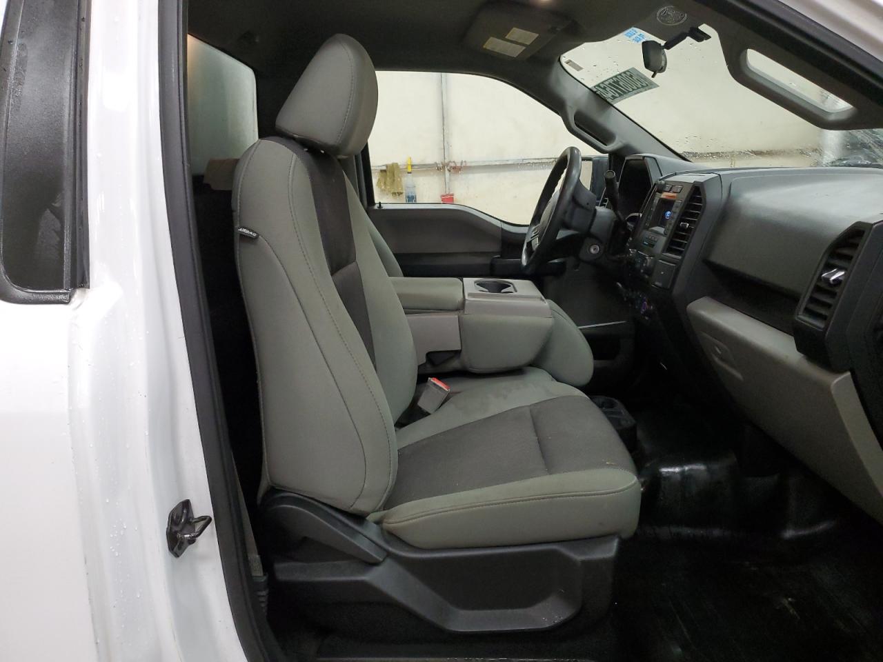 1FTMF1CBXJKF23261 2018 Ford F150