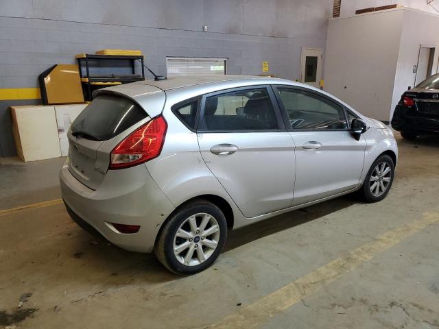 Хетчбеки FORD FIESTA 2012 Сріблястий