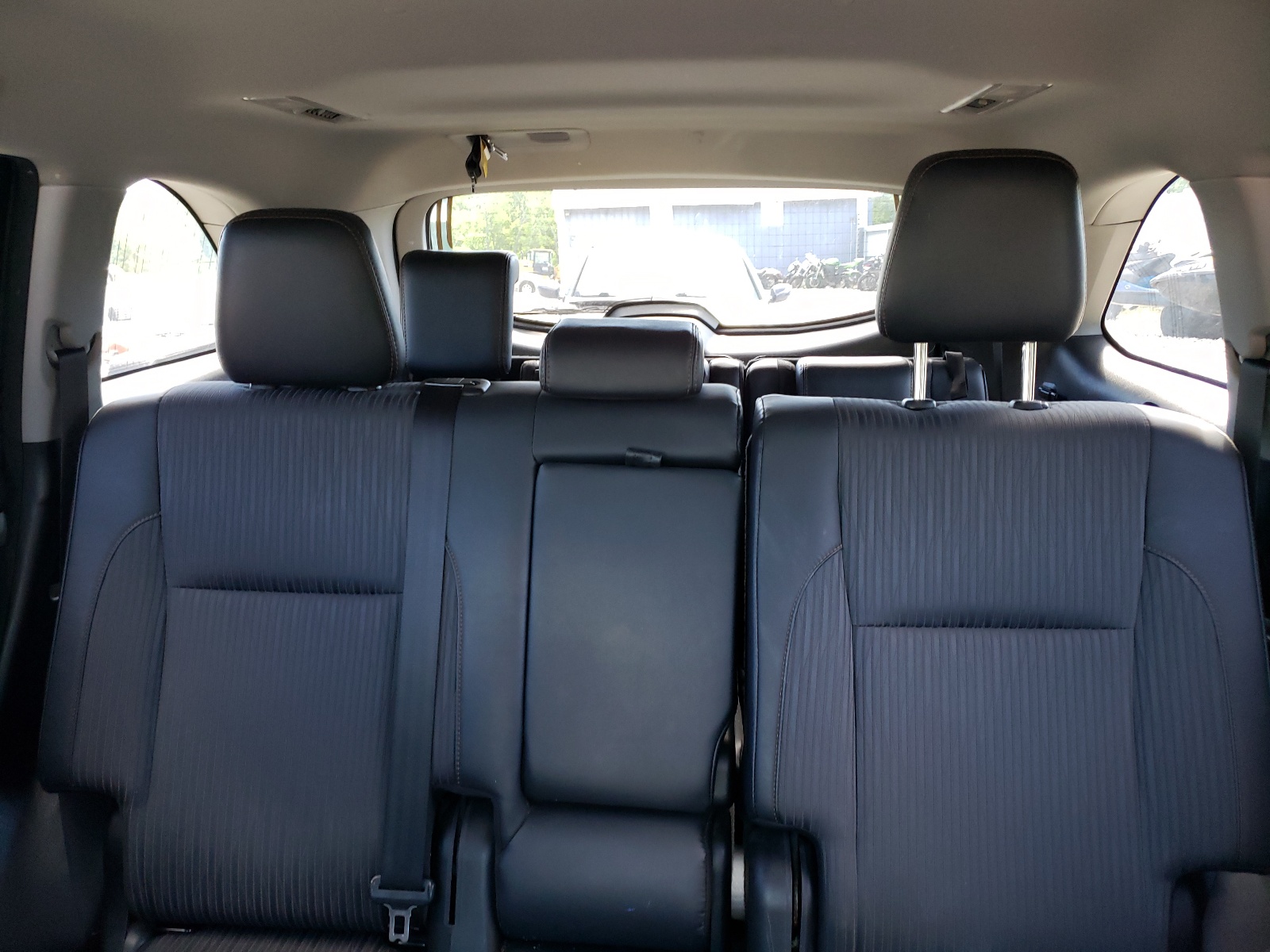 5TDBZRFH2JS843499 2018 Toyota Highlander Le