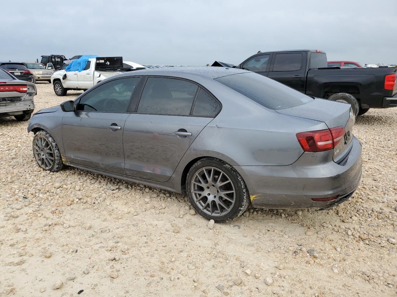 2016 Volkswagen Jetta - Image 2