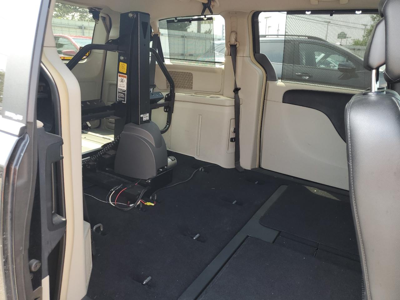 2011 Chrysler Town & Country Touring L VIN: 2A4RR8DGXBR745246 Lot: 59483824