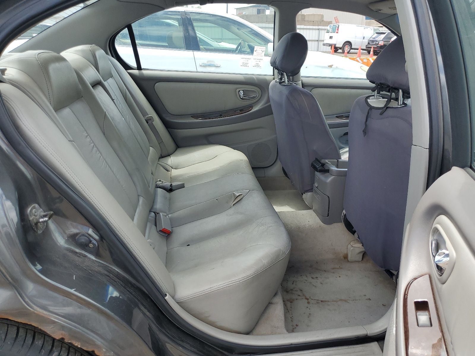 JN1CA31A71T109576 2001 Nissan Maxima Gxe