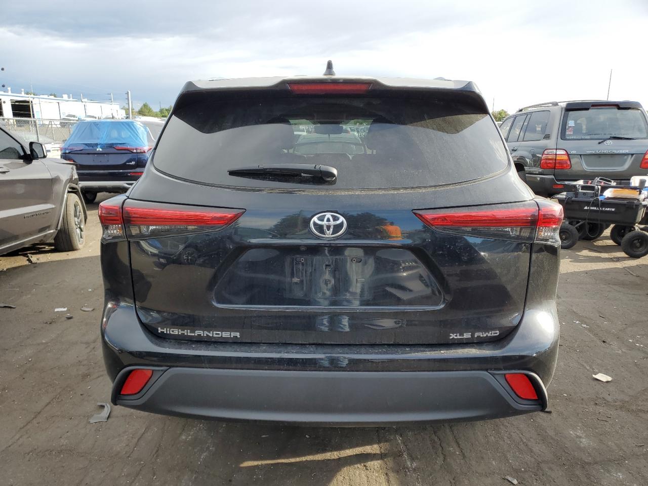 5TDHZRBH9MS554527 2021 Toyota Highlander Xle