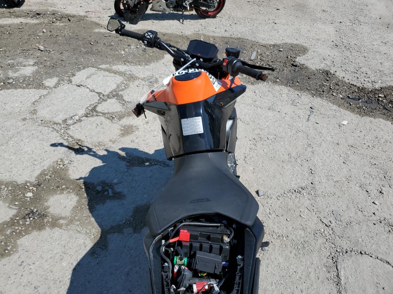 2022 Ktm 890 Duke R VIN: VBKTU9402NM833927 Lot: 59295624