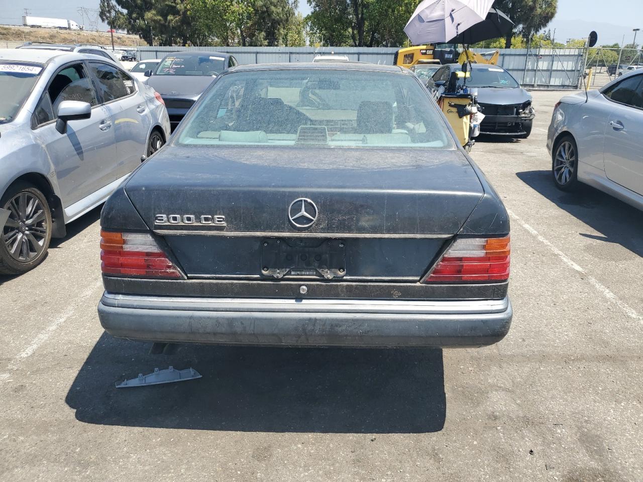 WDBEA51D2LB091135 1990 Mercedes-Benz 300 Ce