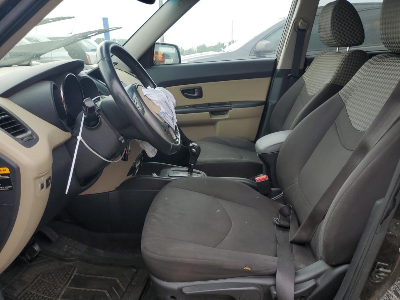 2010 Kia Soul + VIN: KNDJT2A23A7177061 Lot: 60210874