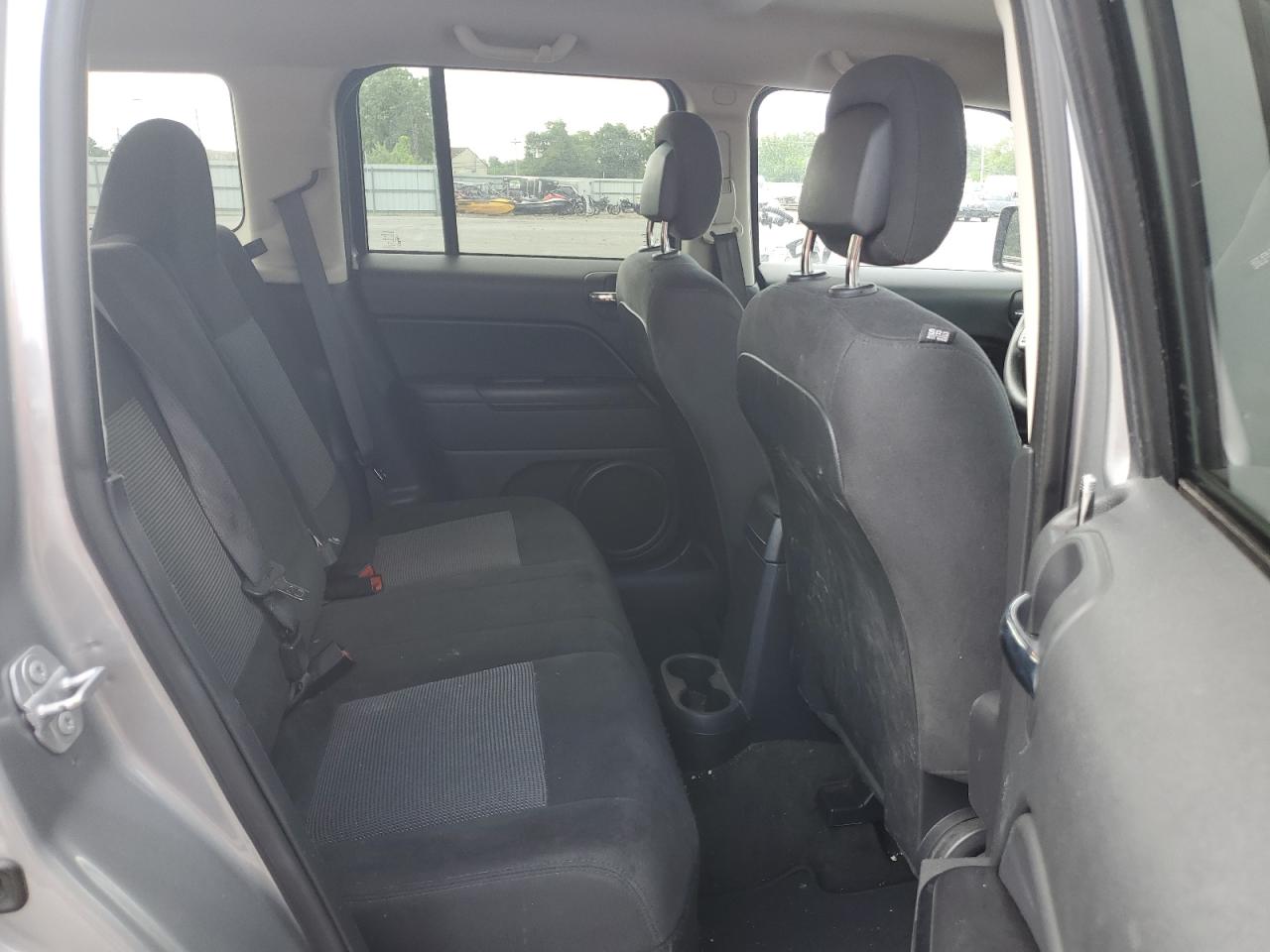 2016 Jeep Liberty (Patriot) - Image 11