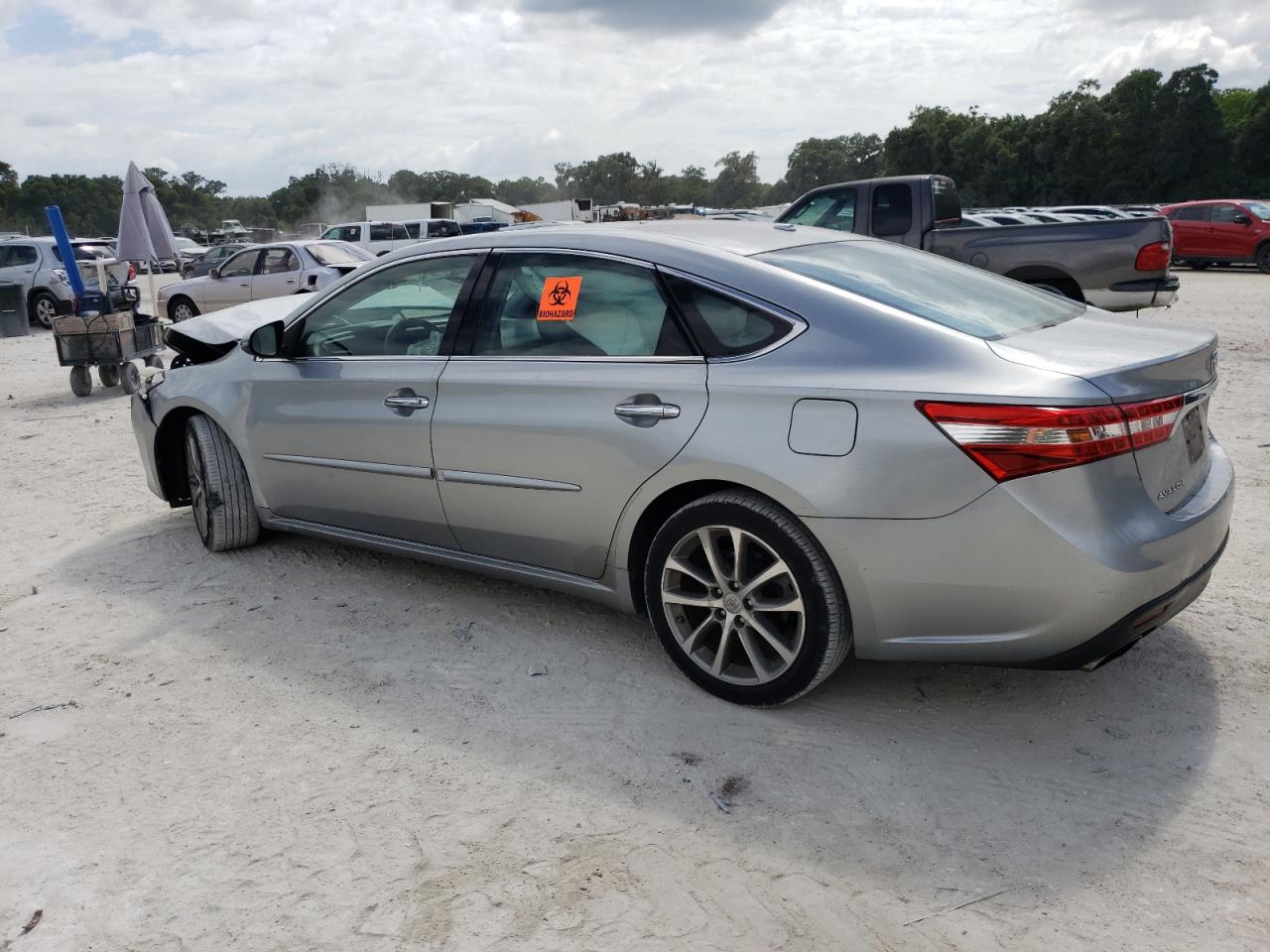 2015 Toyota Avalon - Image 2