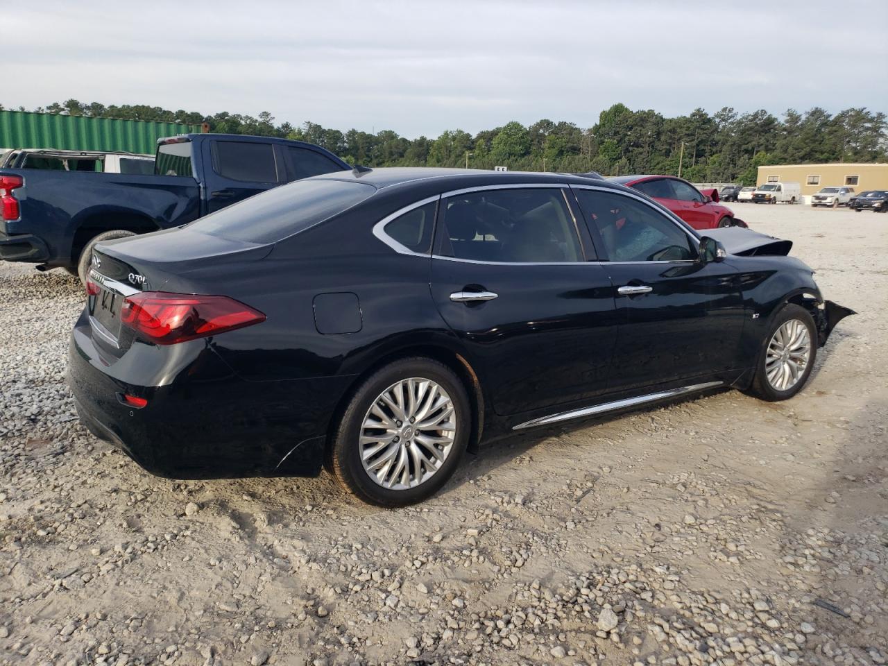 2016 Infiniti Q70 - Image 3