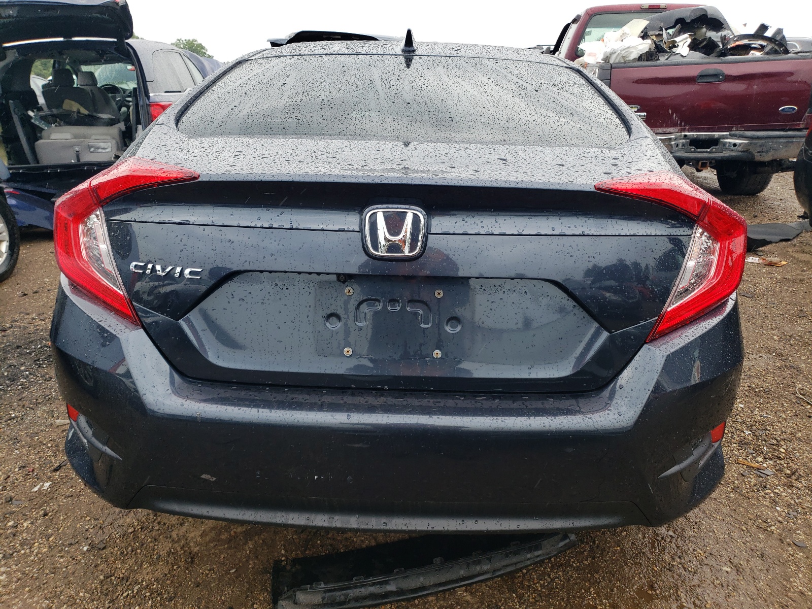 2HGFC2F77JH586308 2018 Honda Civic Ex
