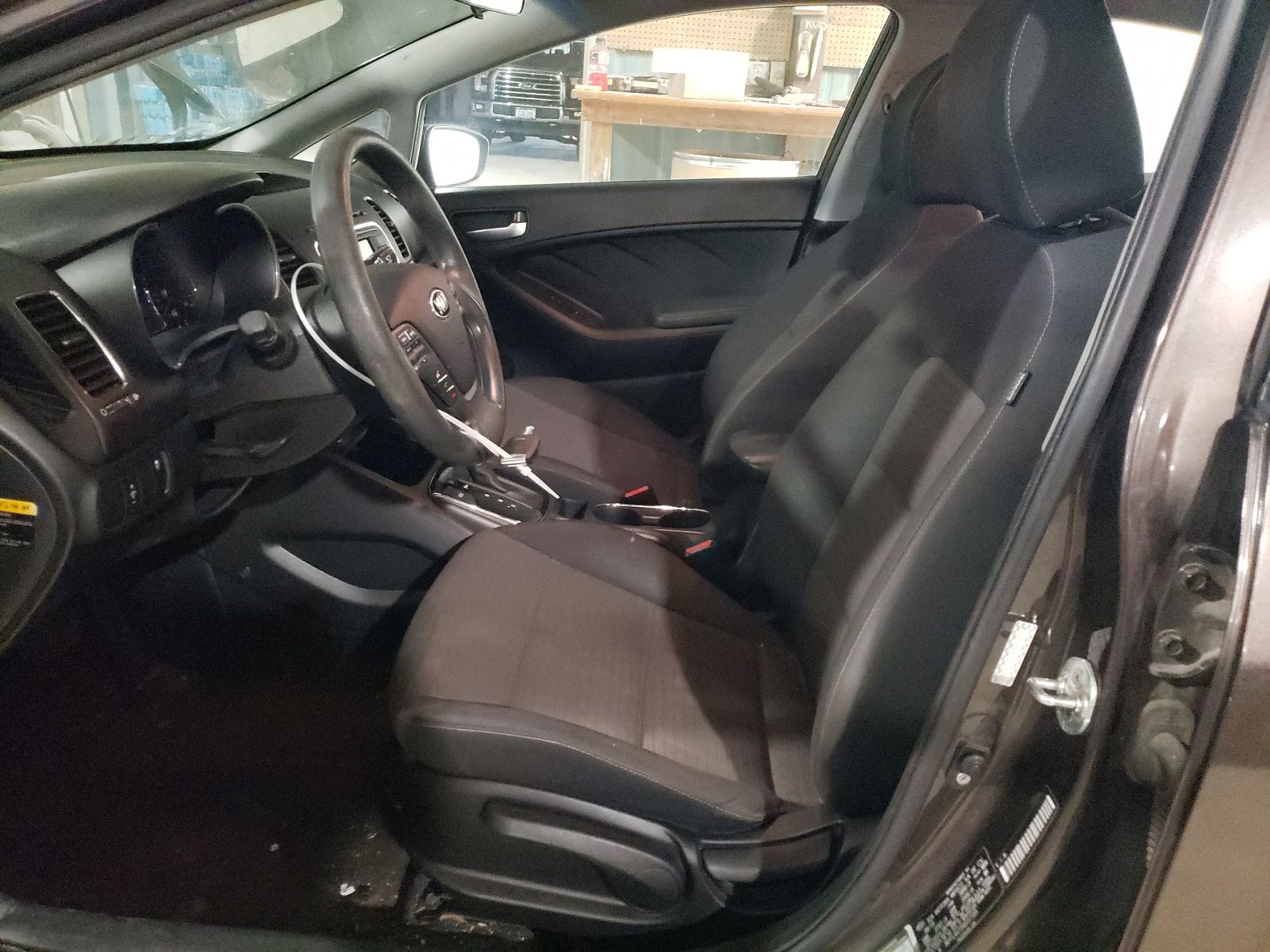 3KPFL4A75HE017335 2017 Kia Forte Lx