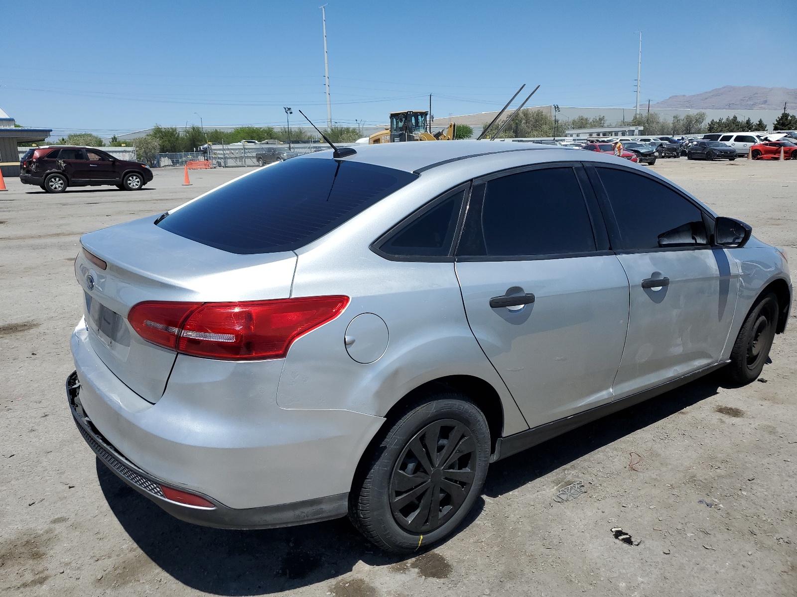 2018 Ford Focus S vin: 1FADP3E21JL287752