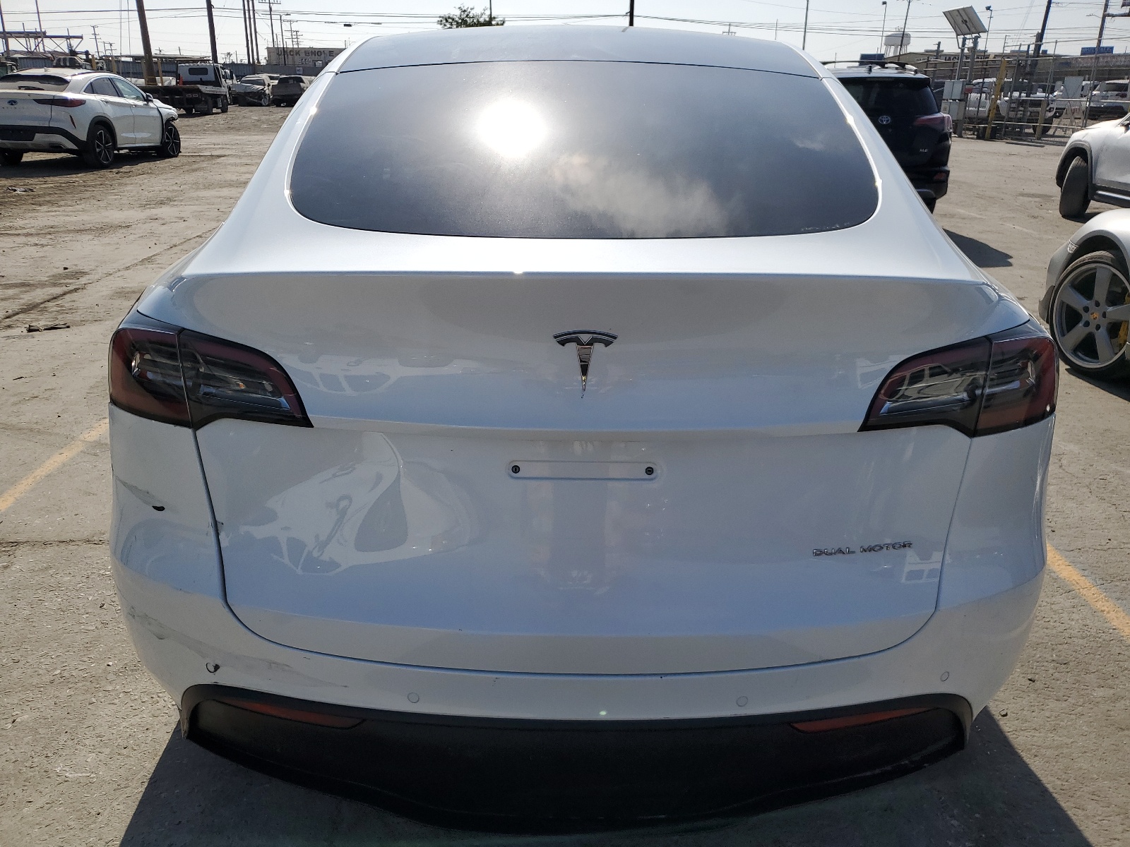 2022 Tesla Model Y vin: 7SAYGDEE1NF315377