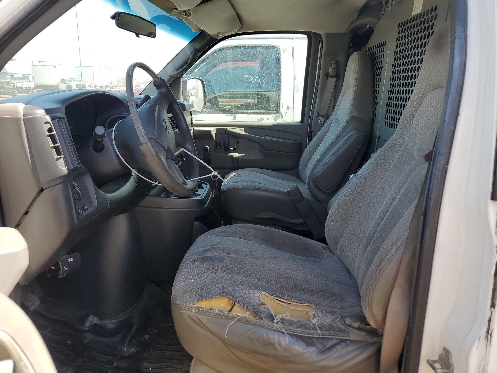 1GCGG25V051105911 2005 Chevrolet Express G2500