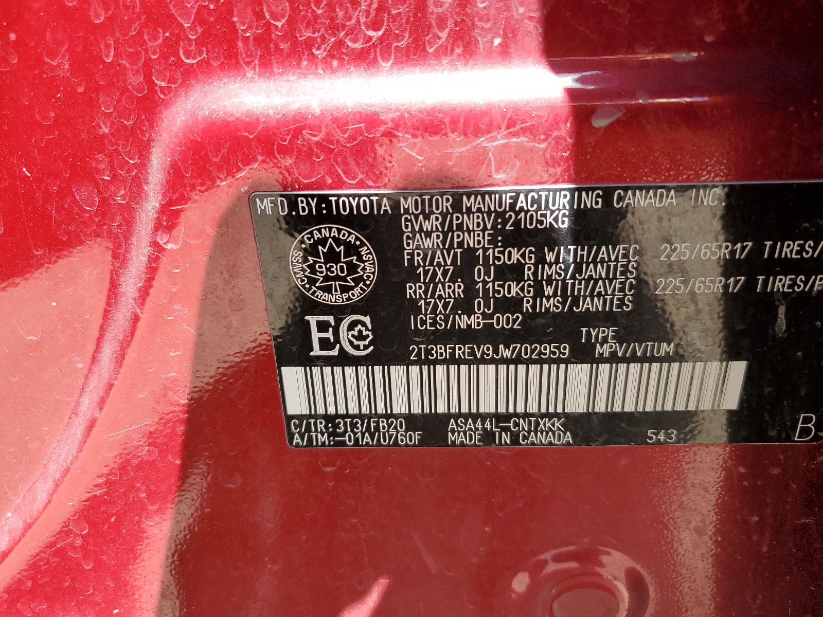 2T3BFREV9JW702959 2018 Toyota Rav4 Le