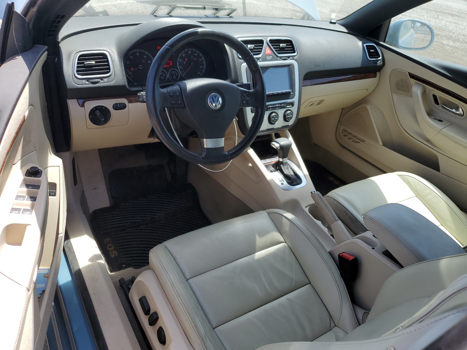 WVWFA71F28V056118 2008 Volkswagen Eos Lux