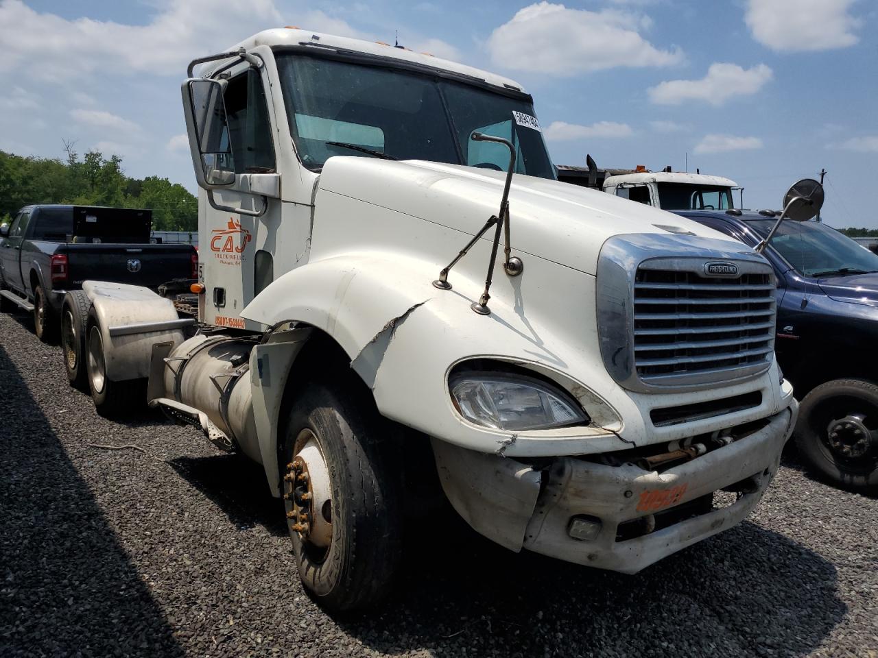 2004 Freightliner Conventional Columbia for Sale in Fredericksburg, VA - Front End