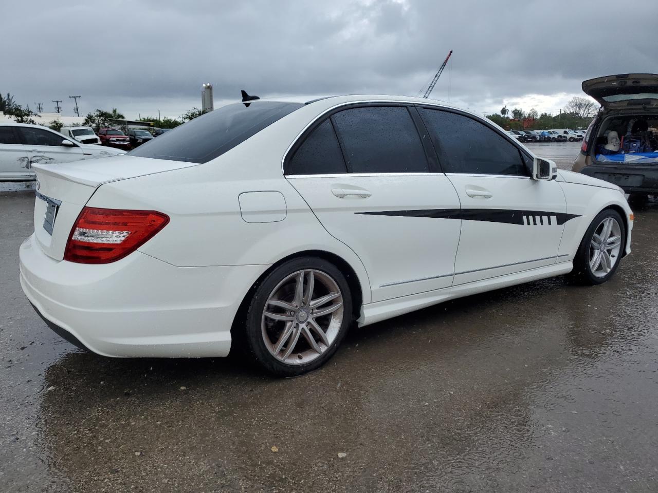 VIN WDDGF4HB9DA805785 2013 MERCEDES-BENZ C-CLASS no.3