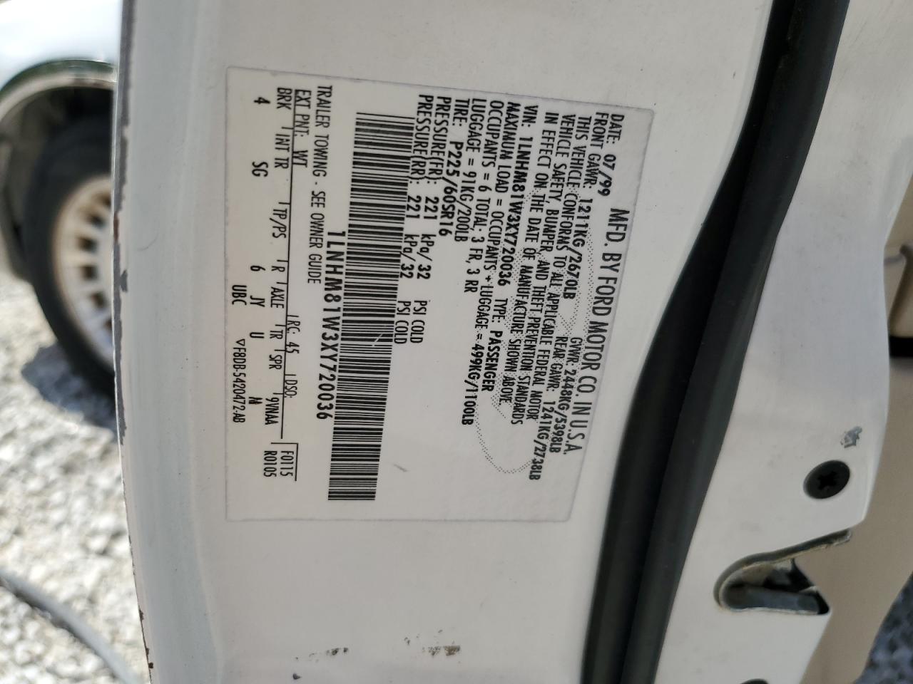 1999 Lincoln Town Car Executive VIN: 1LNHM81W3XY720036 Lot: 60497684