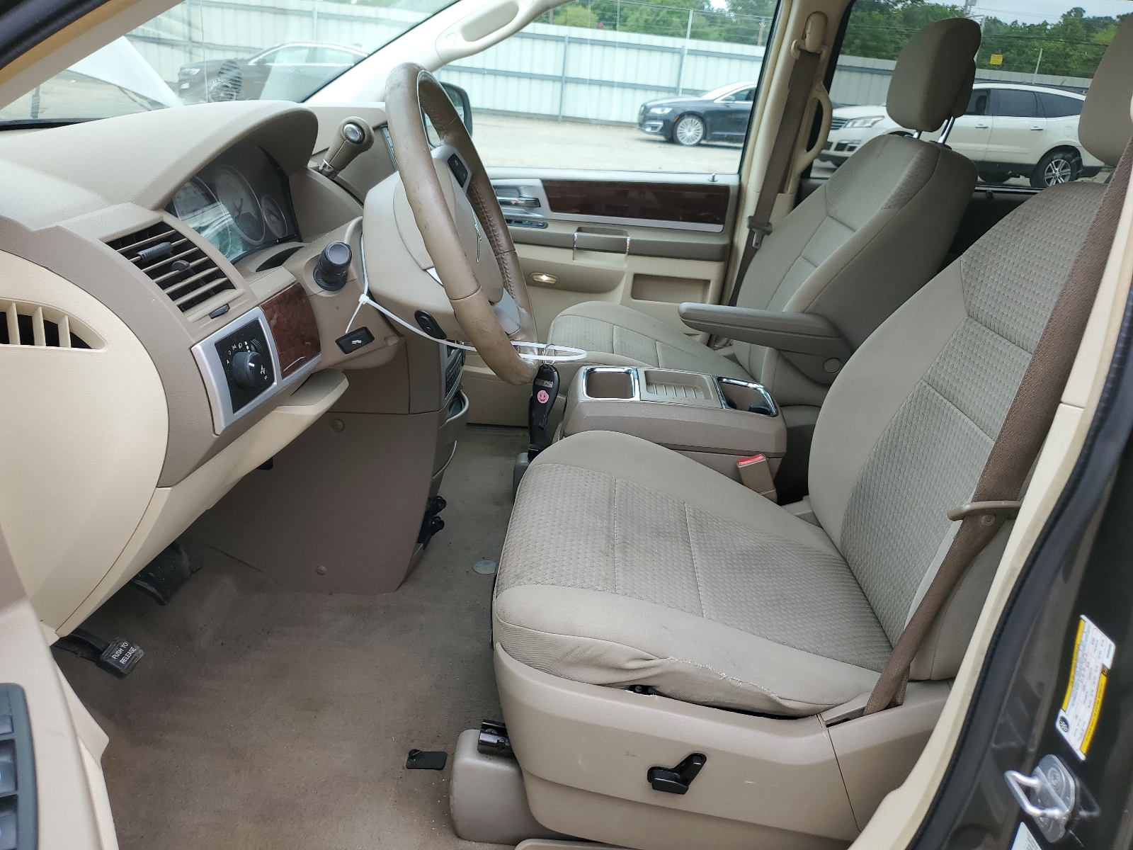 2A4RR5DX8AR405865 2010 Chrysler Town & Country Touring