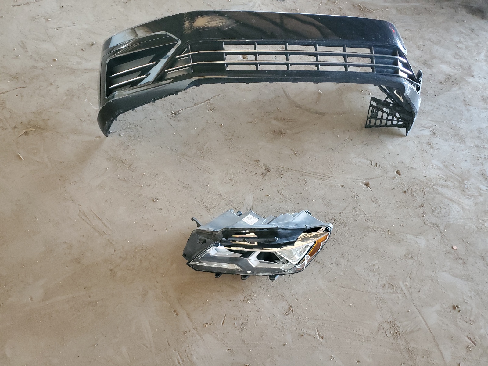 1VWDT7A33HC025878 2017 Volkswagen Passat R-Line