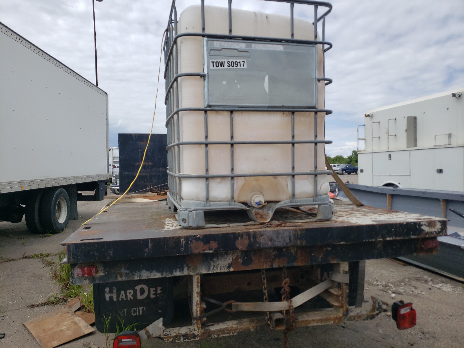 1FDKF37H3RNA54019 1994 Ford F350