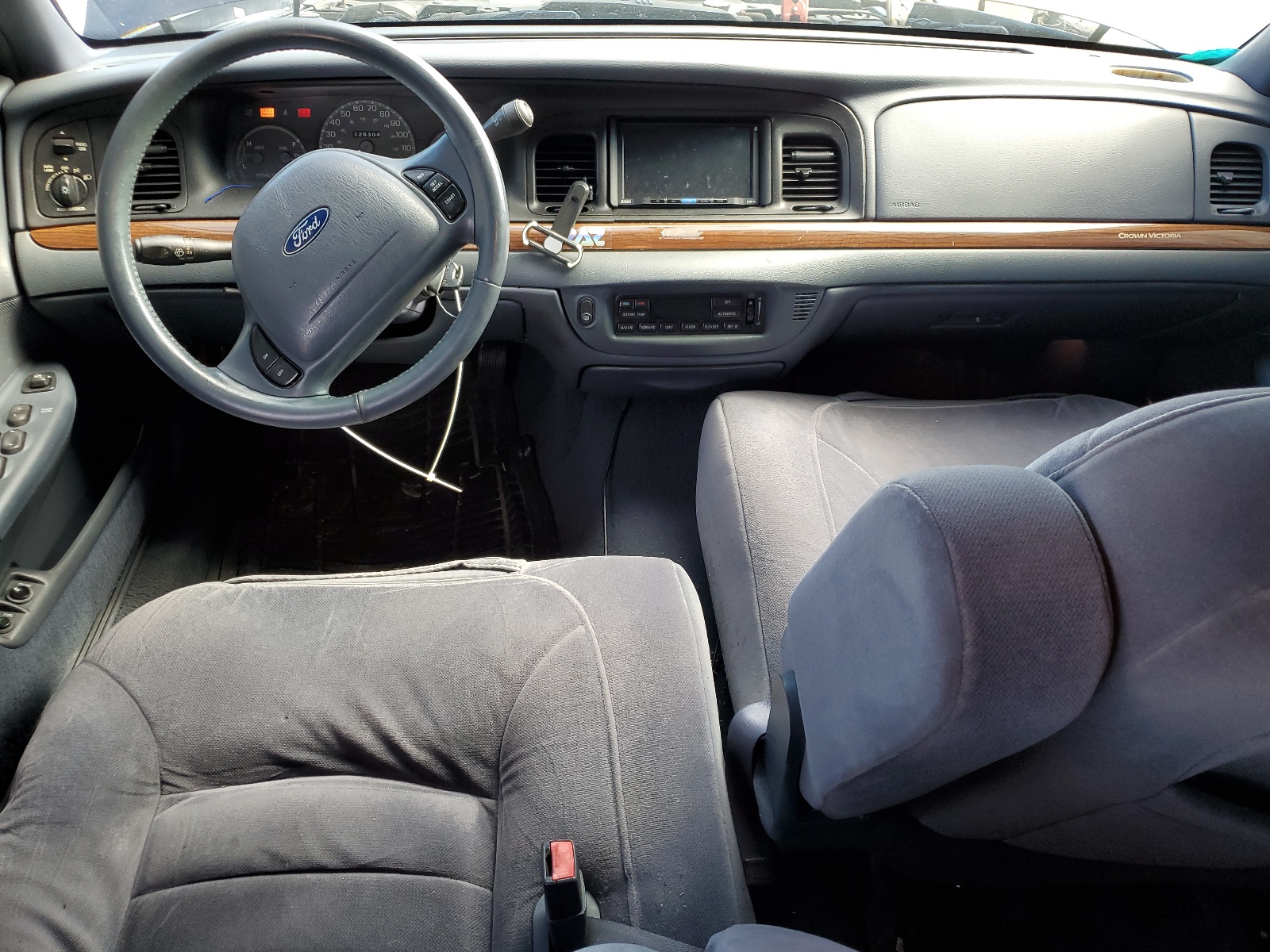 2FAFP74W51X194143 2001 Ford Crown Victoria Lx