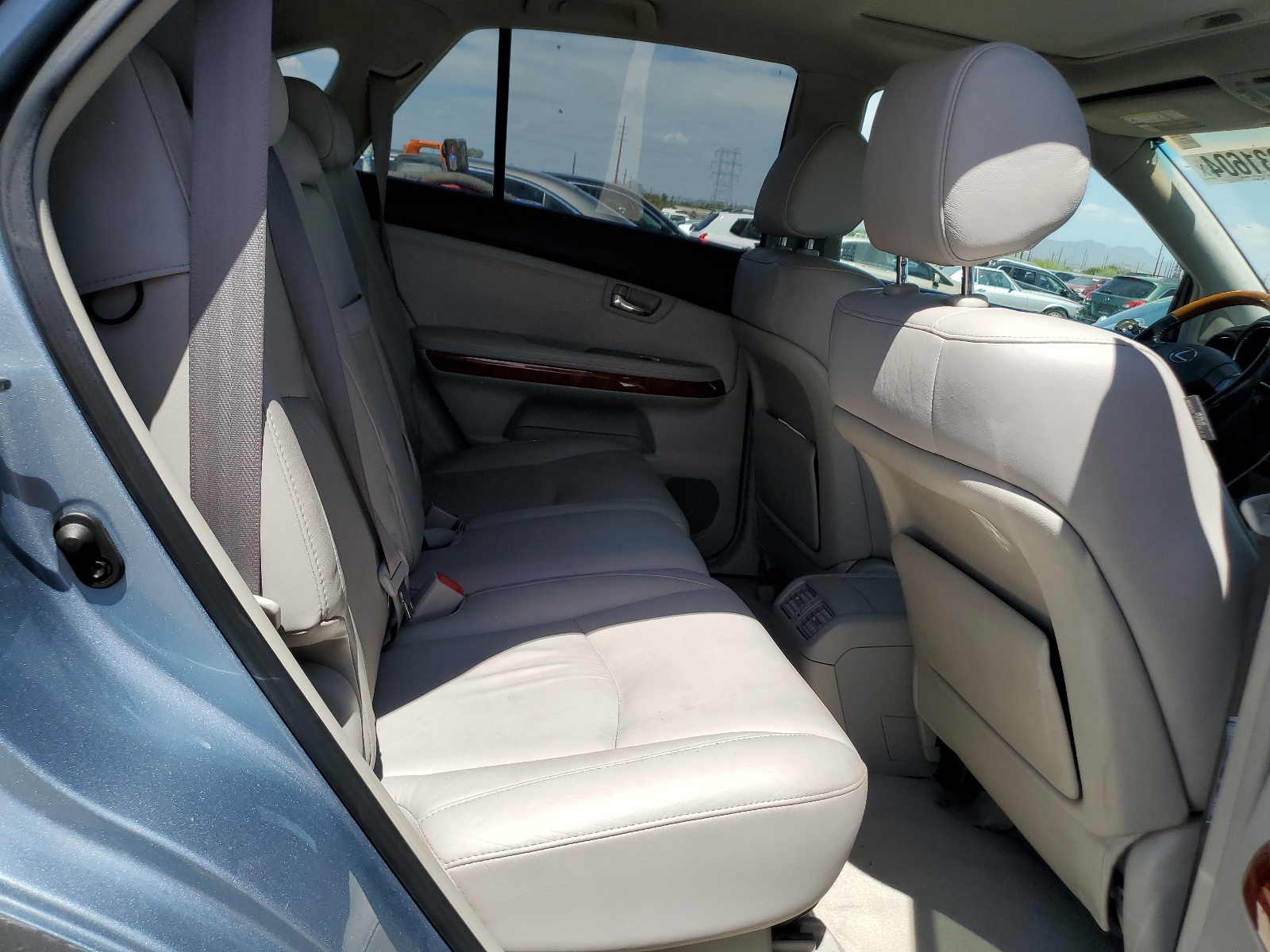 2T2GA31U45C034319 2005 Lexus Rx 330