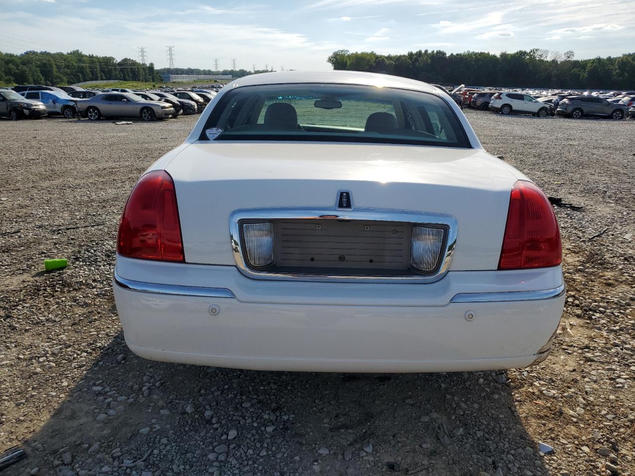 1LNHM81W65Y667541 2005 Lincoln Town Car Signature