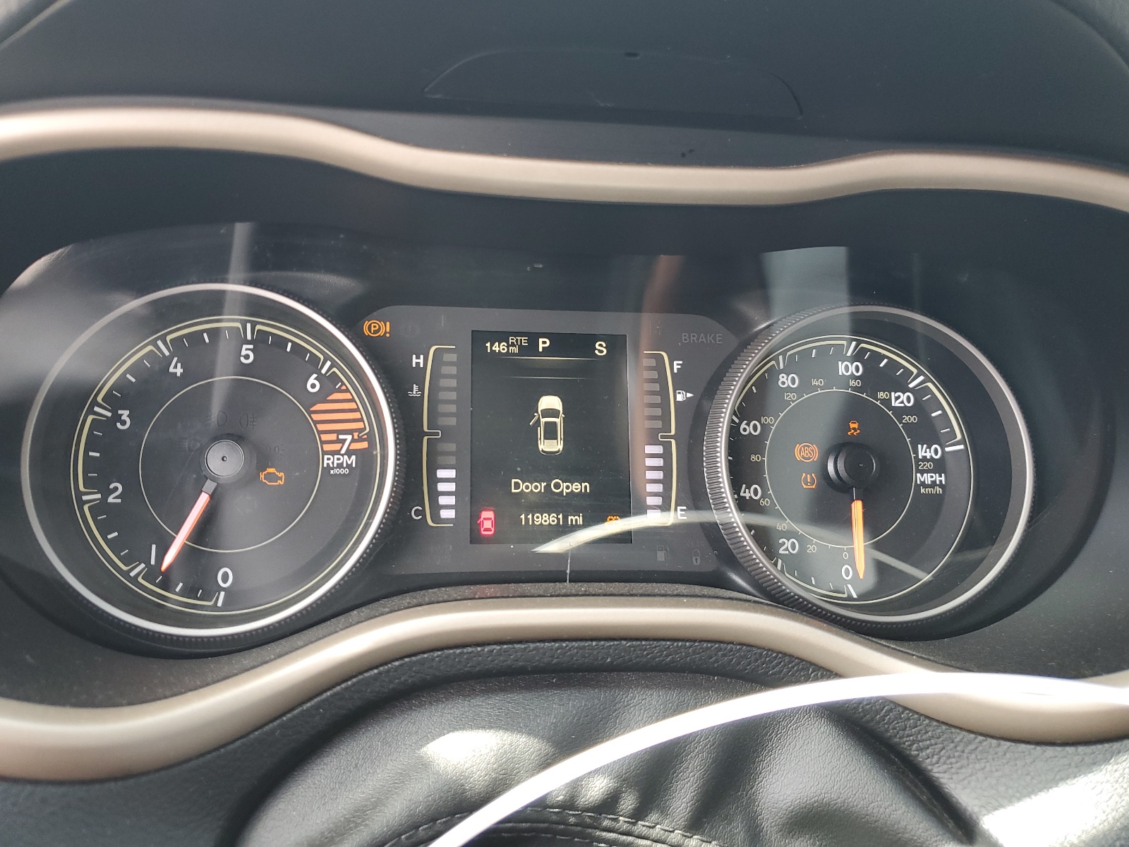 1C4PJLCB2HW604085 2017 Jeep Cherokee Latitude