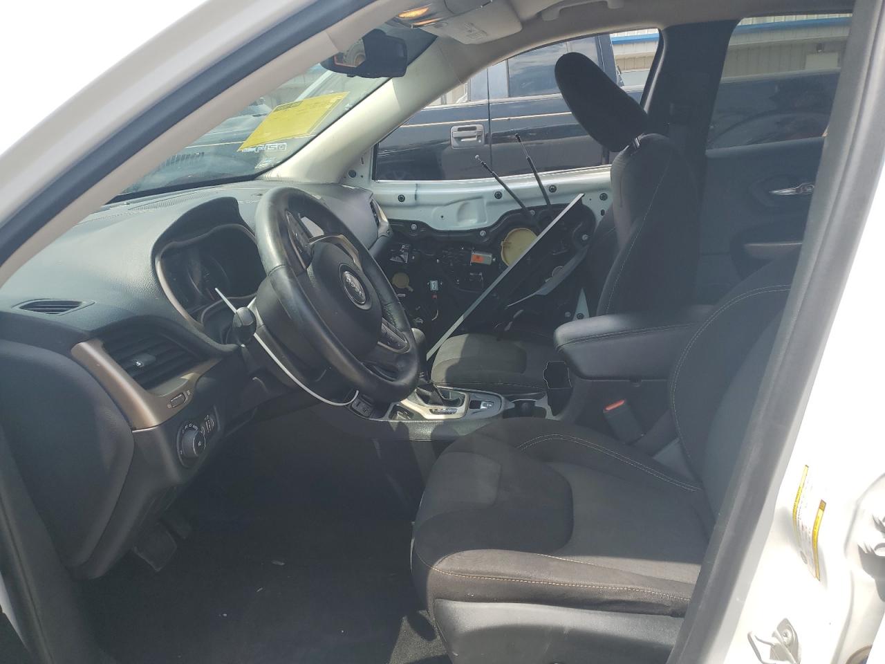 2017 Jeep Cherokee Latitude VIN: 1C4PJLCB4HW573132 Lot: 57261654