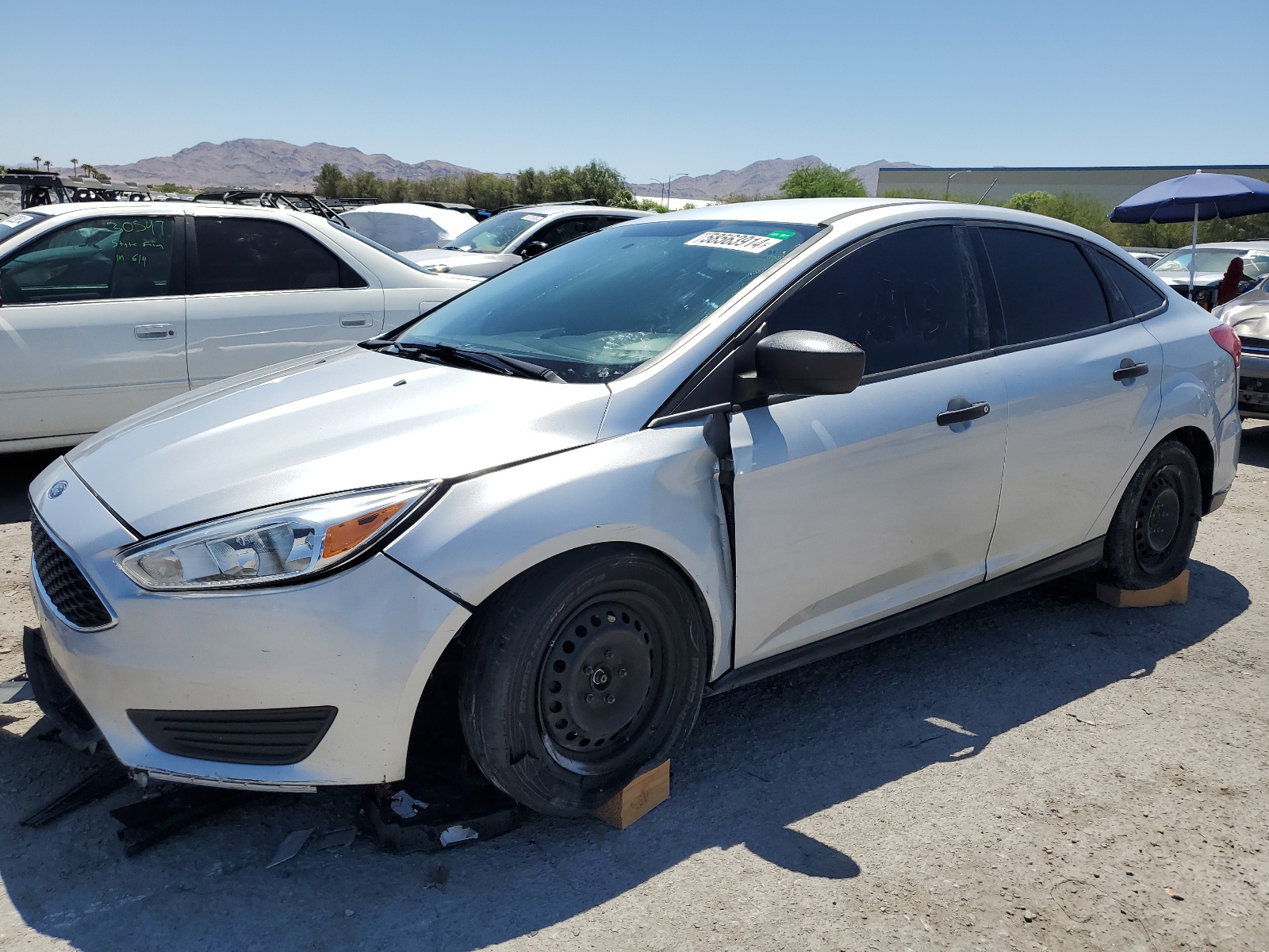 2018 Ford Focus S vin: 1FADP3E21JL287752