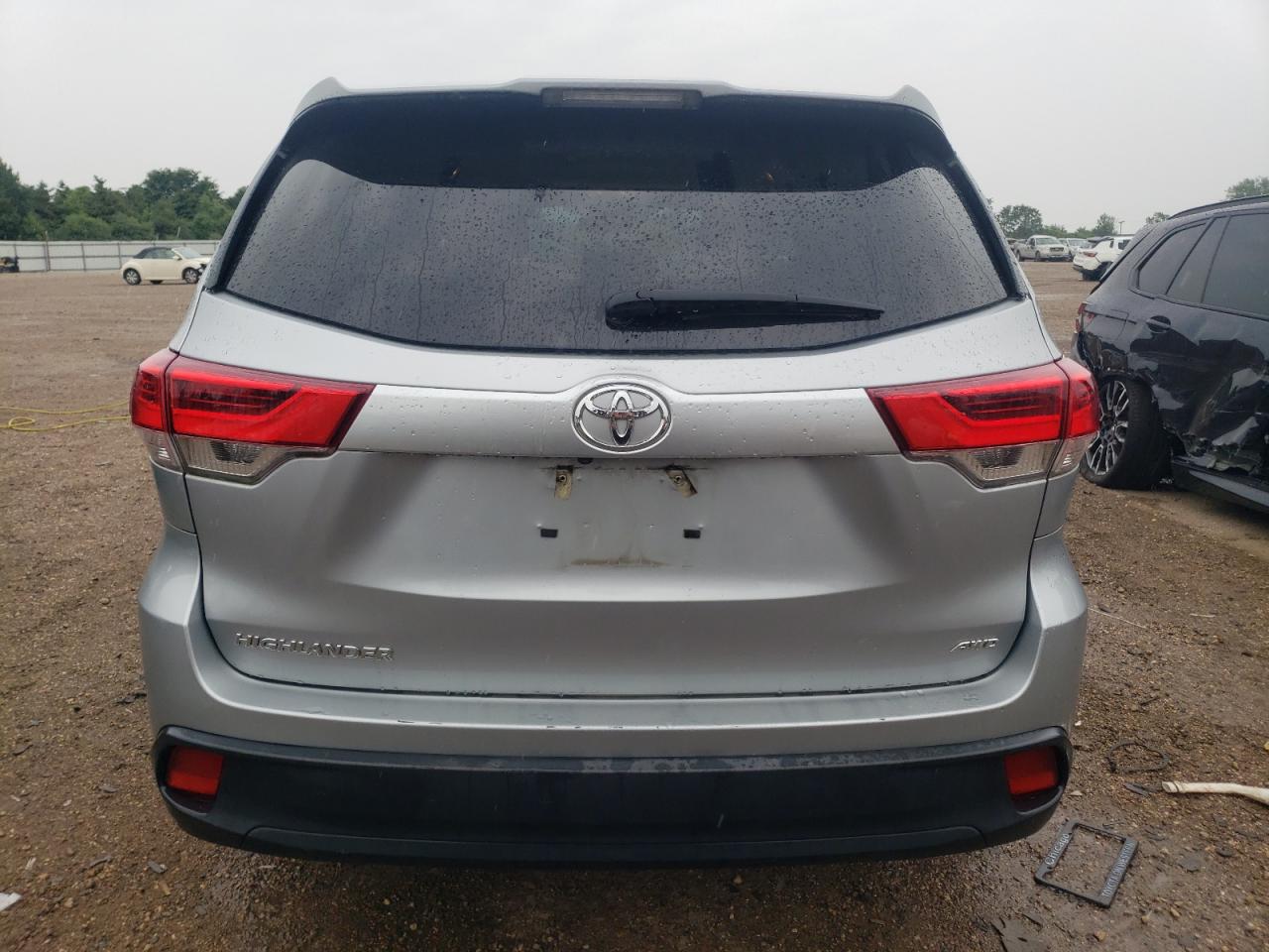 5TDBZRFH1JS812213 2018 Toyota Highlander Le