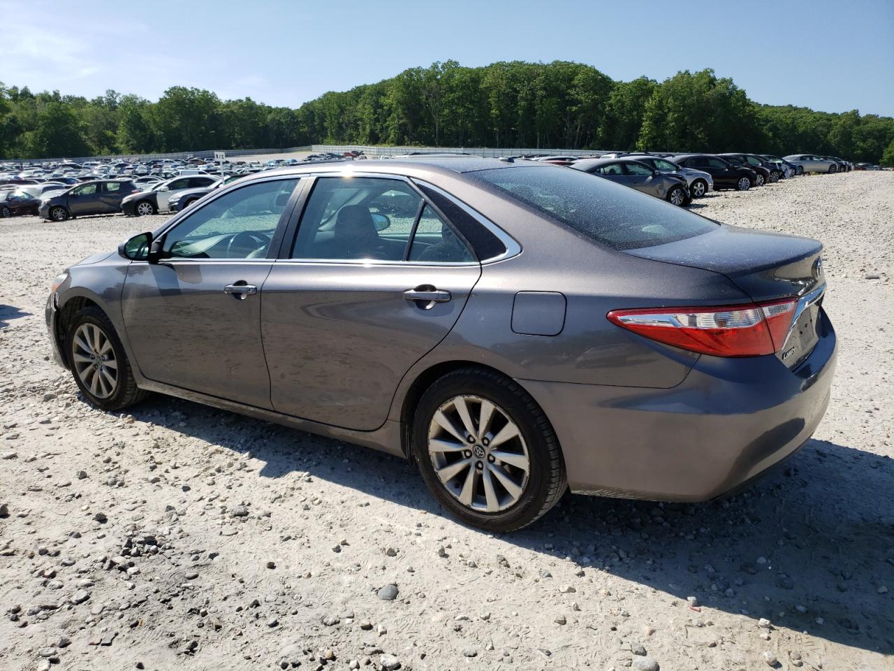 4T1BF1FK9HU741396 2017 TOYOTA CAMRY - Image 2