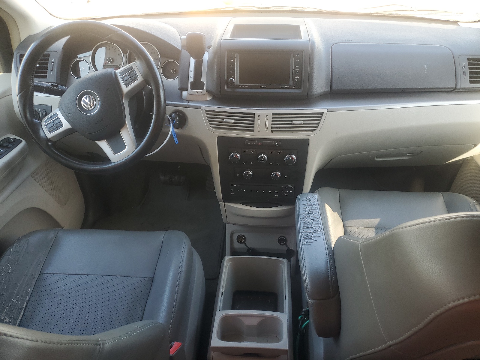 2V4RW3DG0BR738748 2011 Volkswagen Routan Se