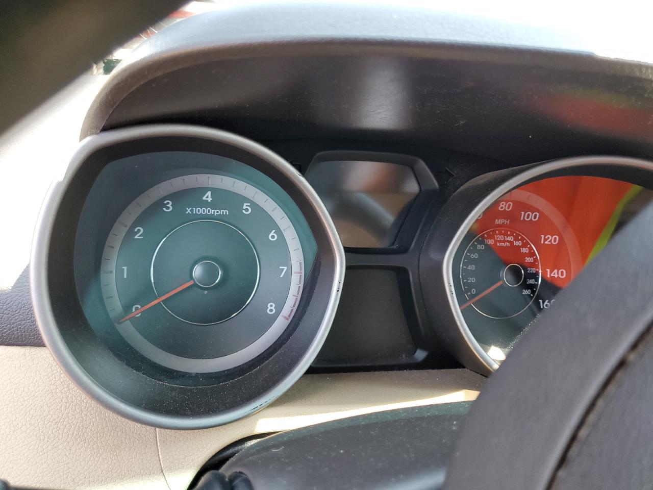 2013 Hyundai Elantra - Image 9
