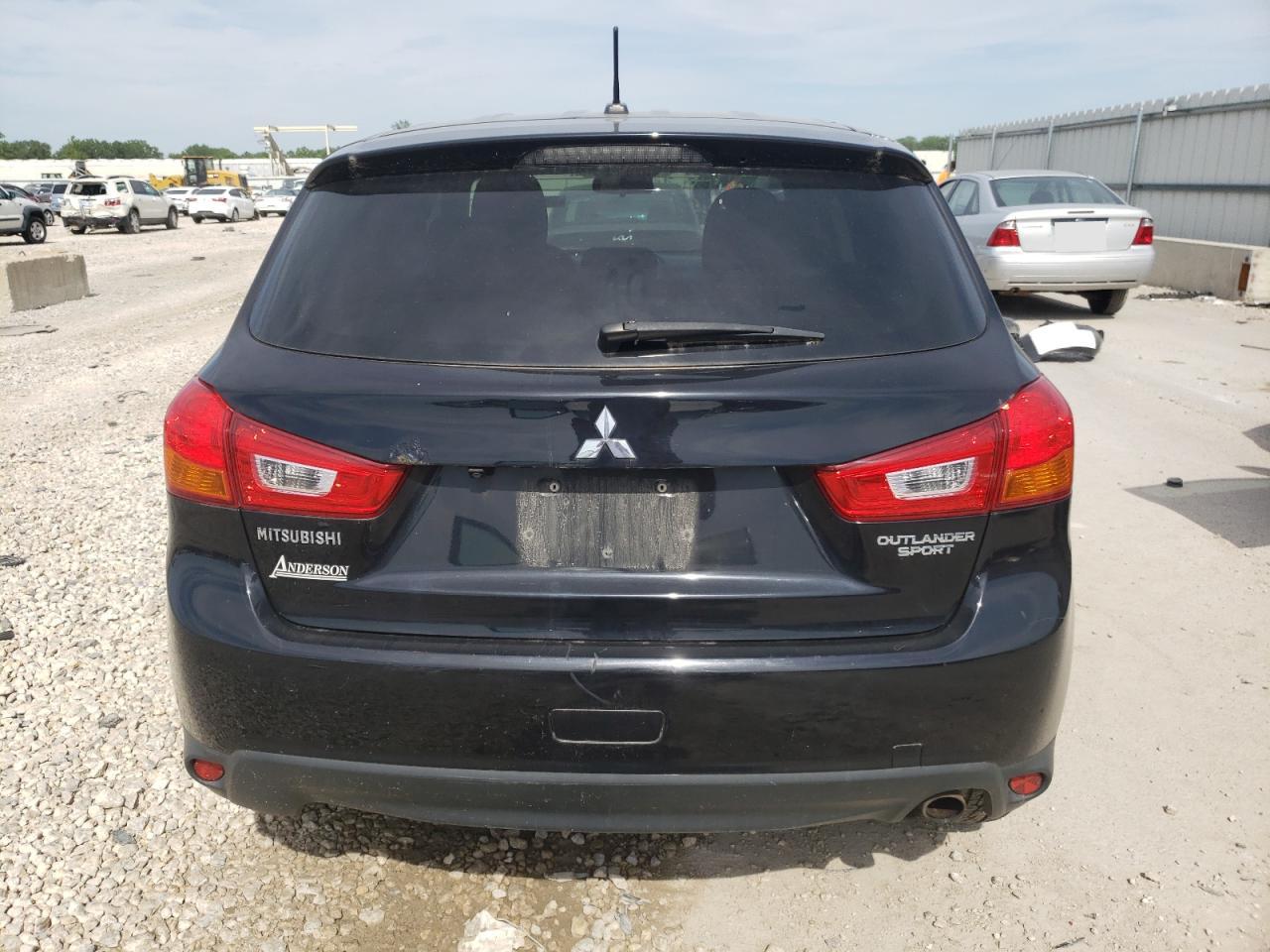 2015 Mitsubishi Outlander - Image 6