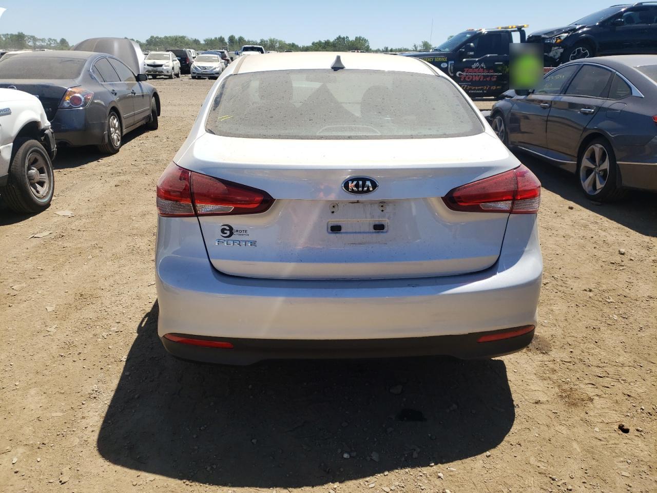 3KPFK4A75JE209394 2018 Kia Forte Lx