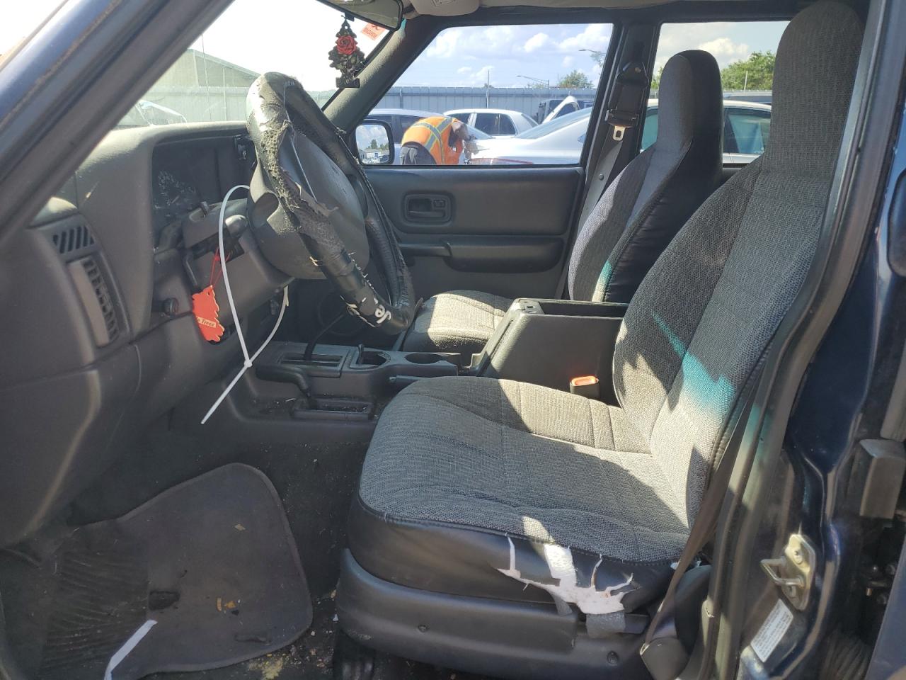 2000 Jeep Cherokee Sport VIN: 1J4FF48S5YL240137 Lot: 61045604