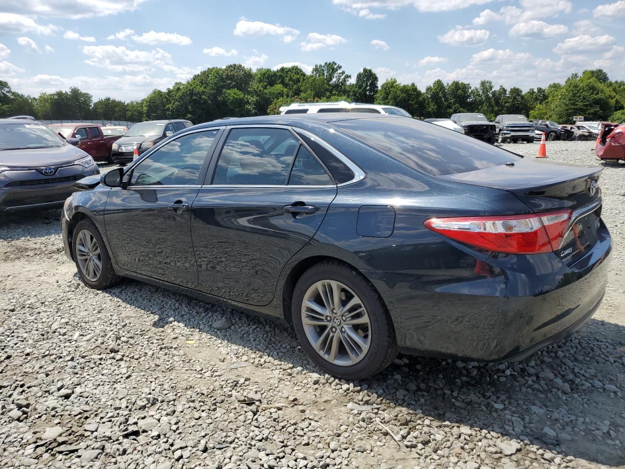 4T1BF1FKXHU685310 2017 TOYOTA CAMRY - Image 2