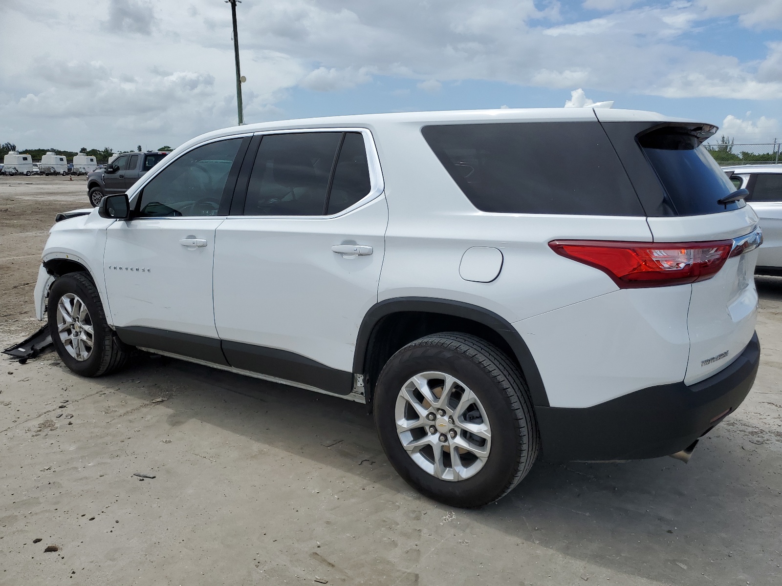 2021 Chevrolet Traverse Ls vin: 1GNERFKW0MJ242780