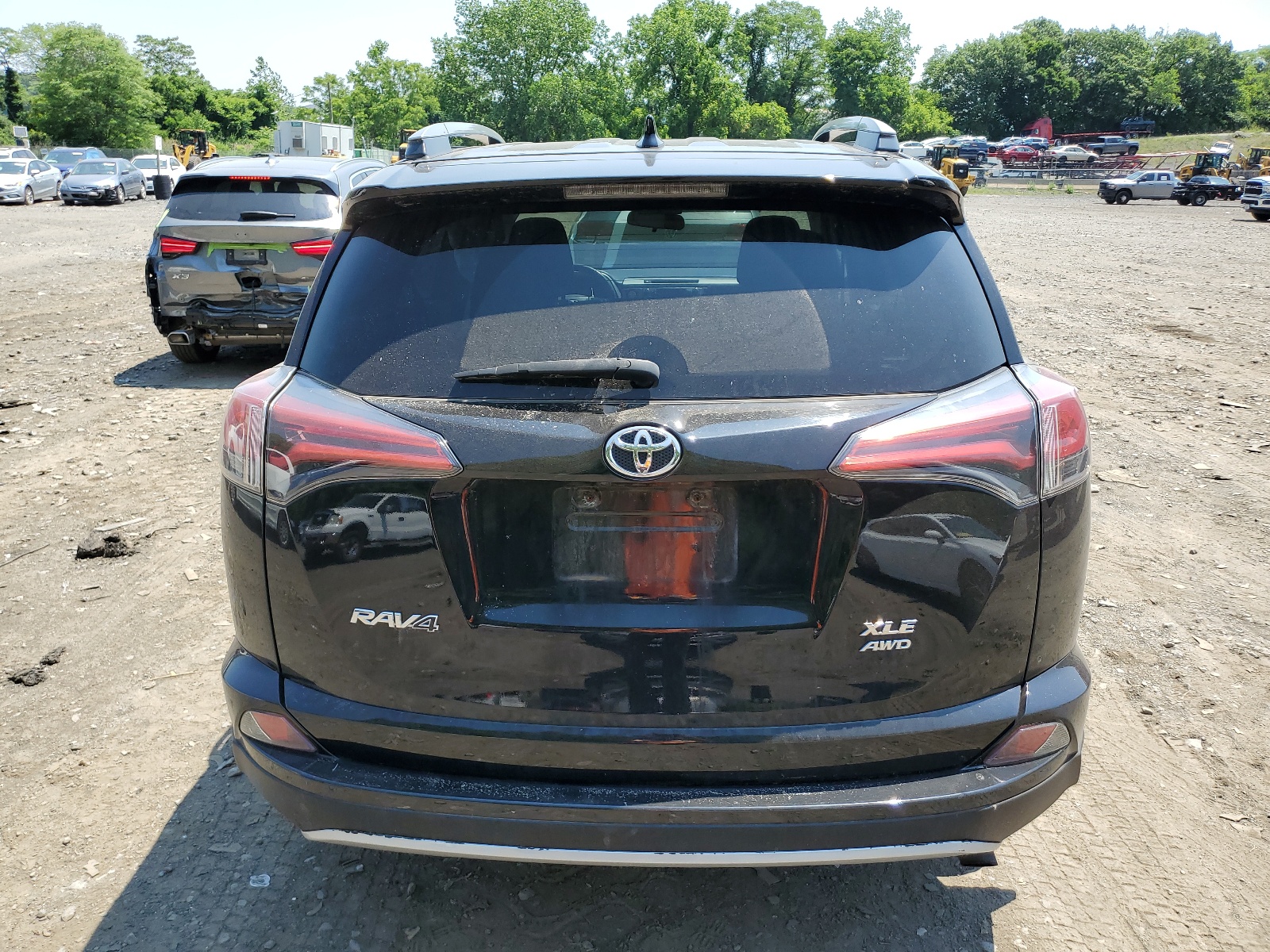 2T3RFREV5HW640887 2017 Toyota Rav4 Xle