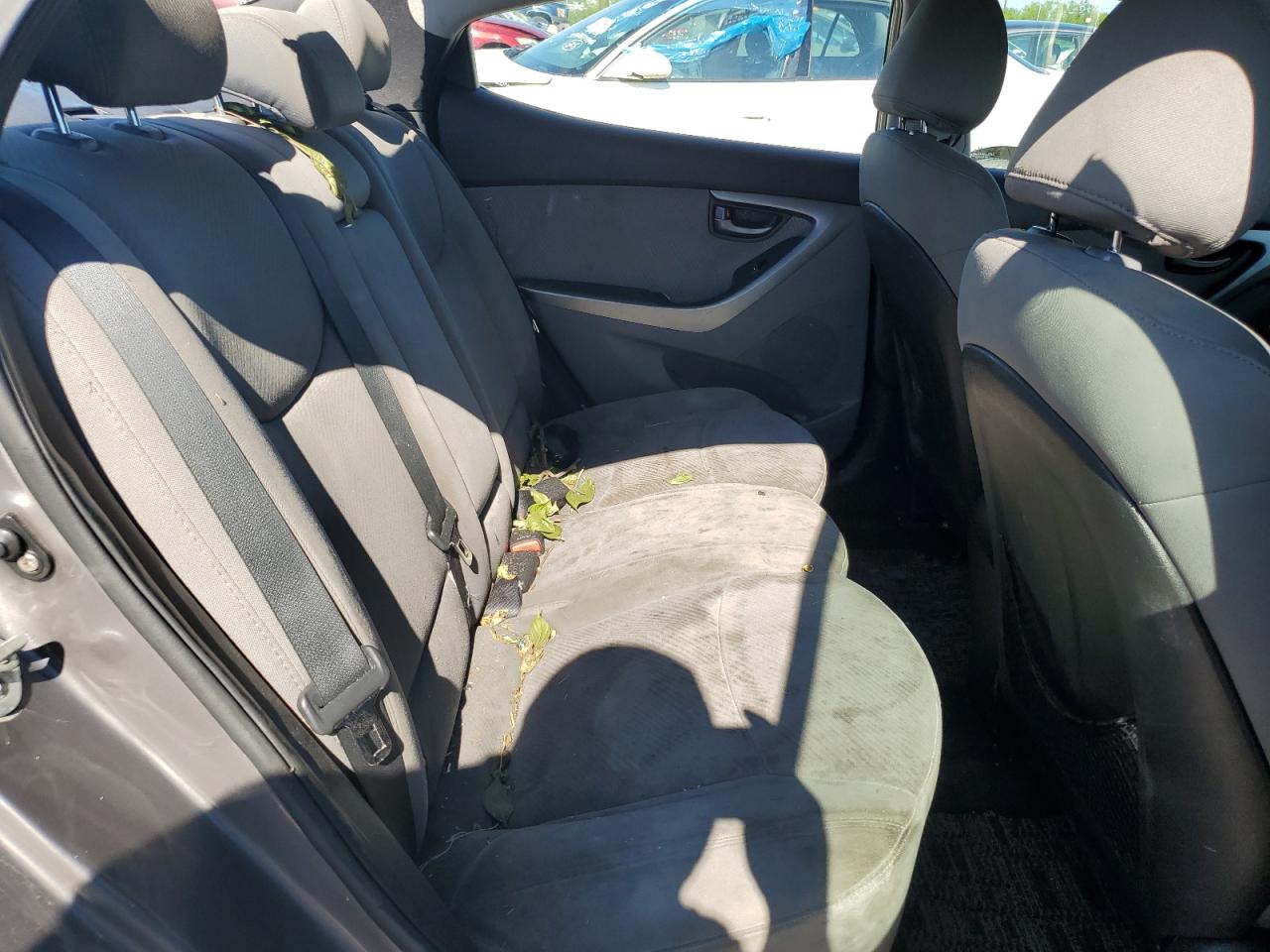 2011 Hyundai Elantra - Image 10