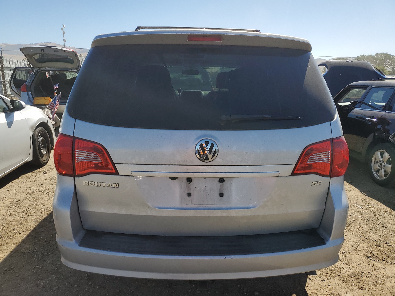 2C4RVABG4CR217568 2012 Volkswagen Routan Se