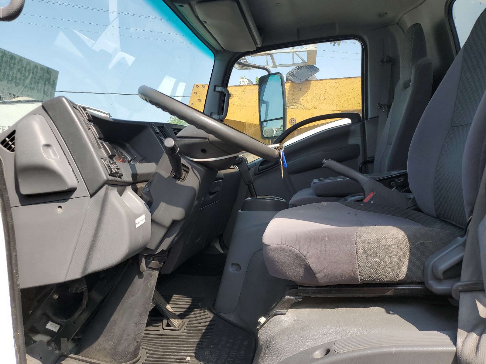 JALE5W168F7300042 2015 Isuzu Nrr