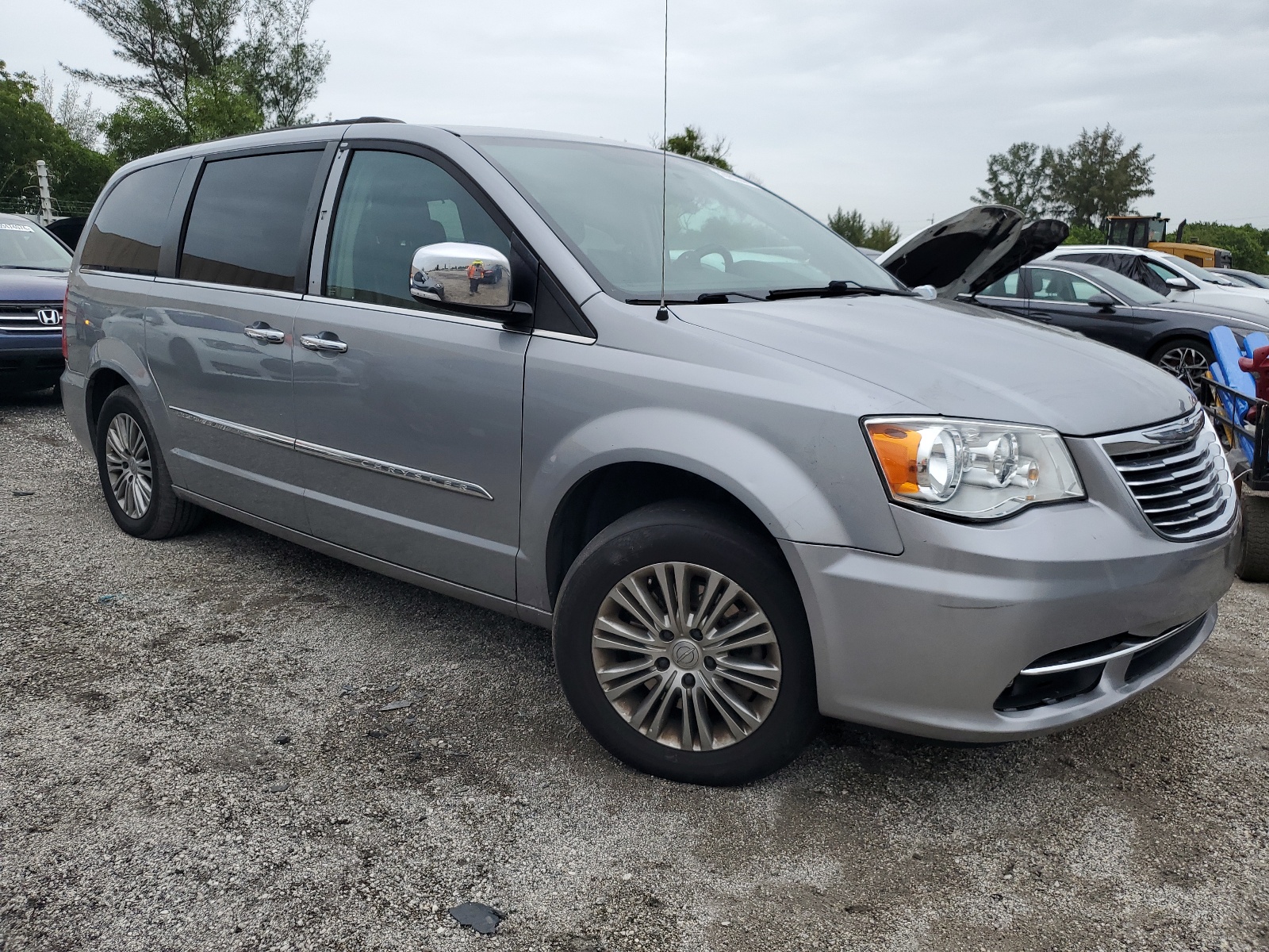 2C4RC1CG7ER115947 2014 Chrysler Town & Country Touring L