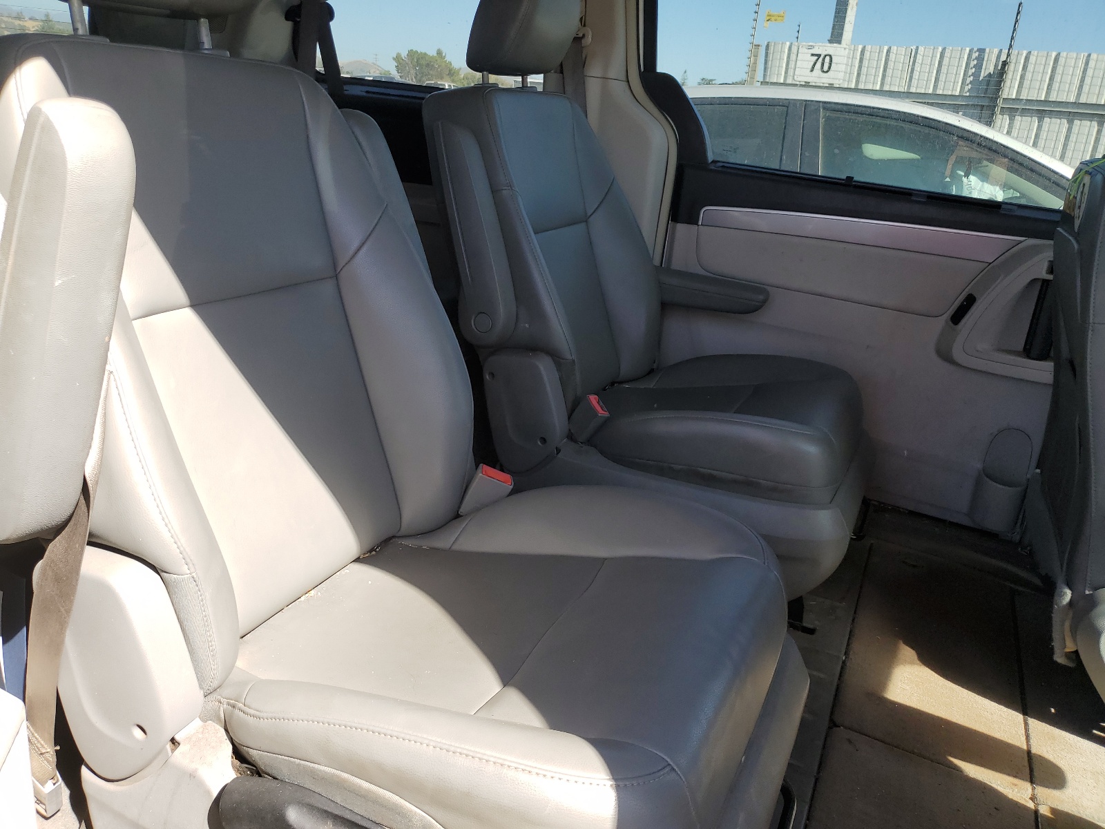 2C4RVABG4CR217568 2012 Volkswagen Routan Se